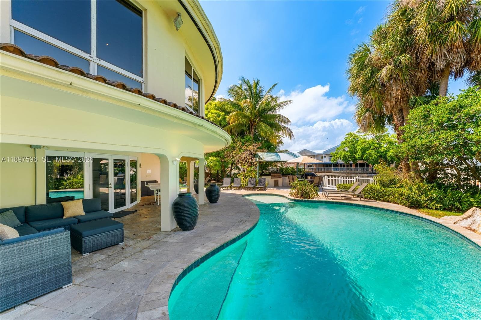 1809 Coral Gardens Dr photo 2