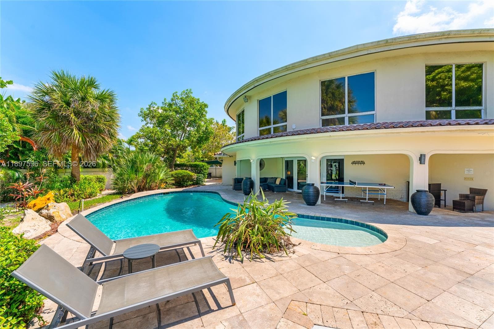 1809 Coral Gardens Dr photo 3