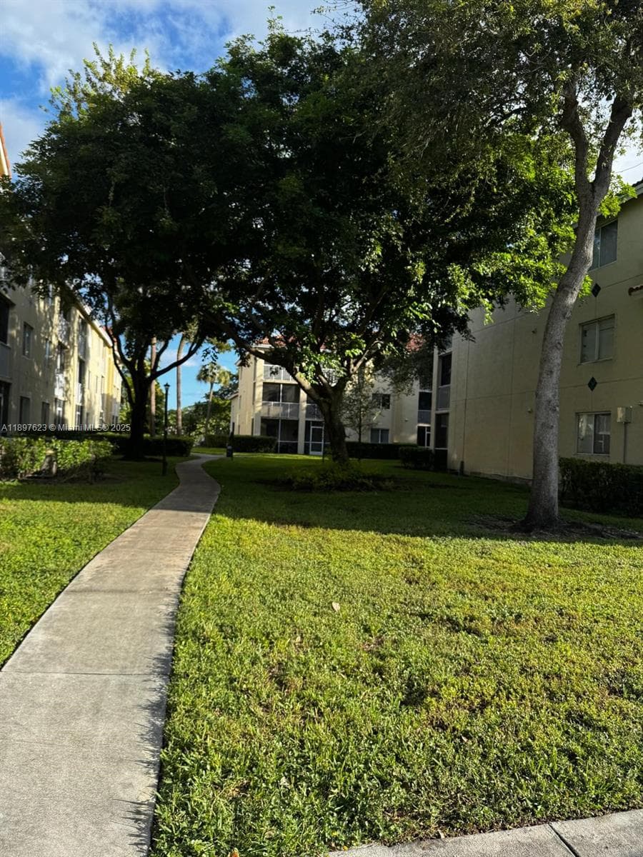 PINEHURST CLUB CONDO · #5-304 in Hollywood - Photo 2