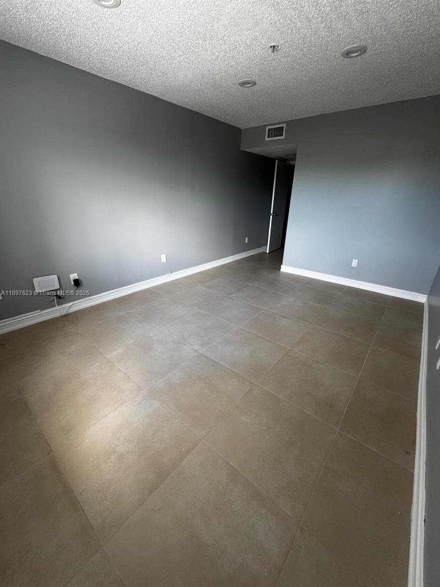 PINEHURST CLUB CONDO · #5-304 in Hollywood - Photo 12