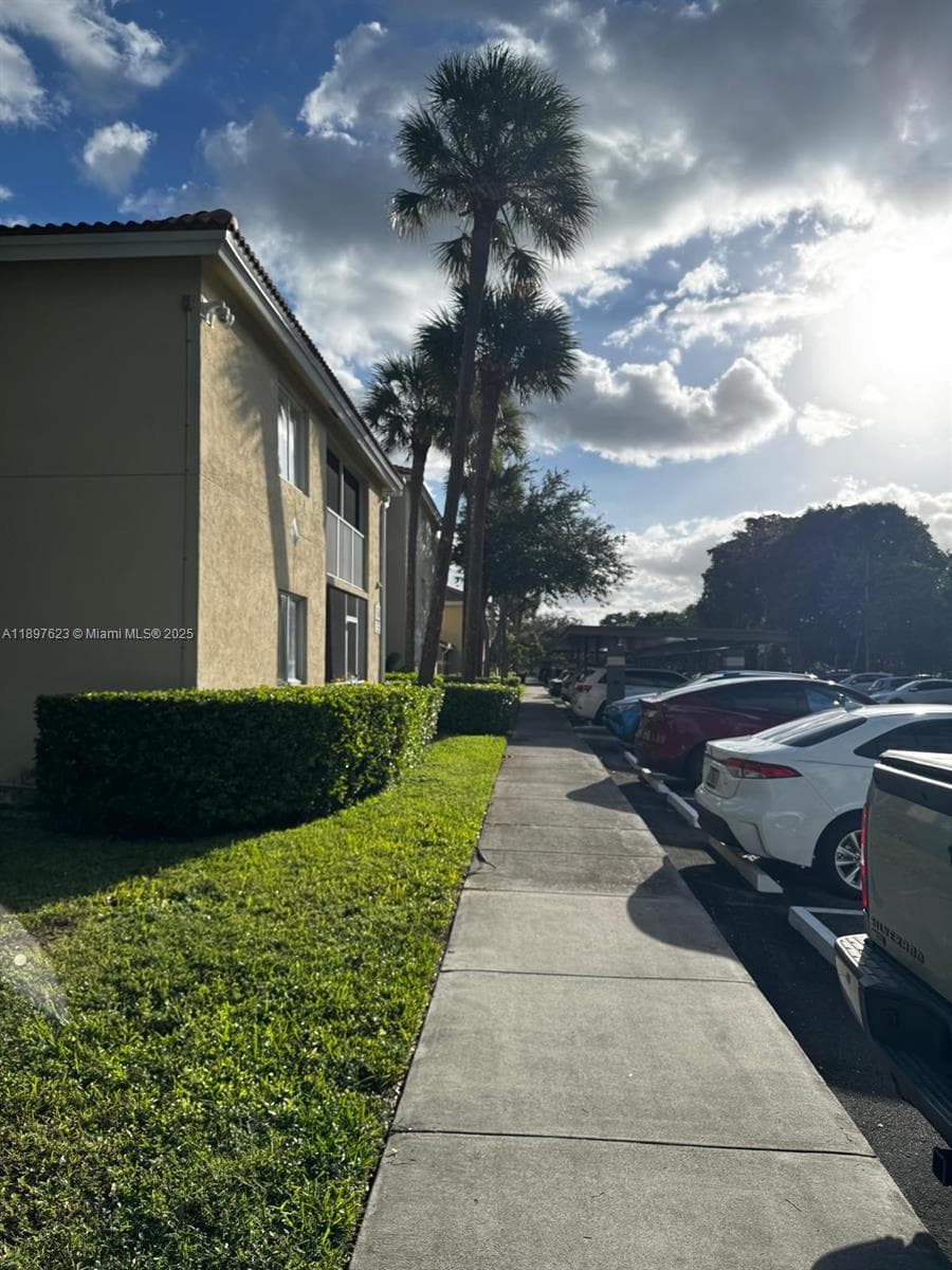 PINEHURST CLUB CONDO · #5-304 in Hollywood - Photo 3