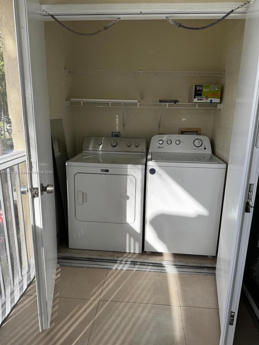 PINEHURST CLUB CONDO · #5-304 in Hollywood - Photo 19