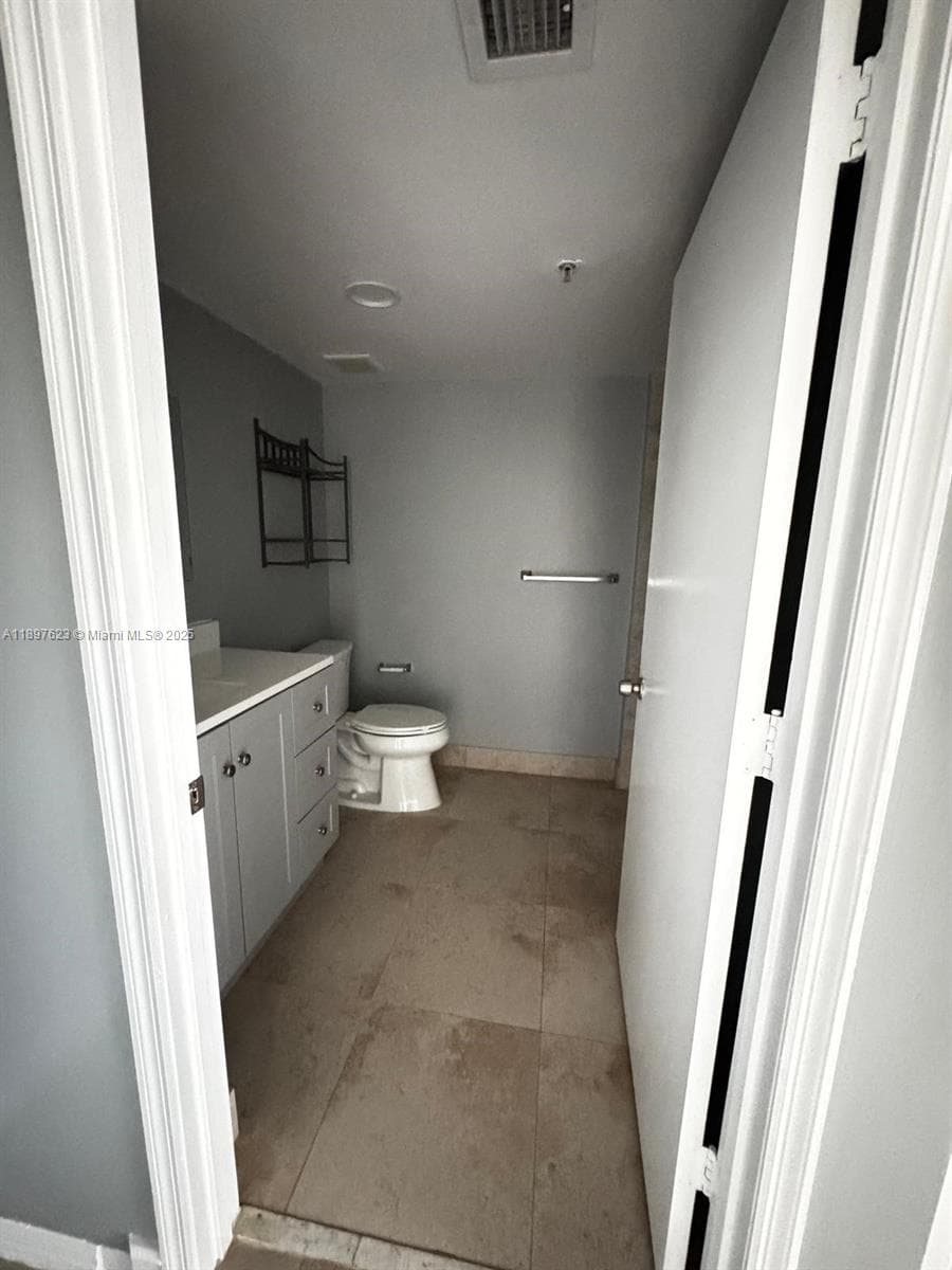 PINEHURST CLUB CONDO · #5-304 in Hollywood - Photo 10