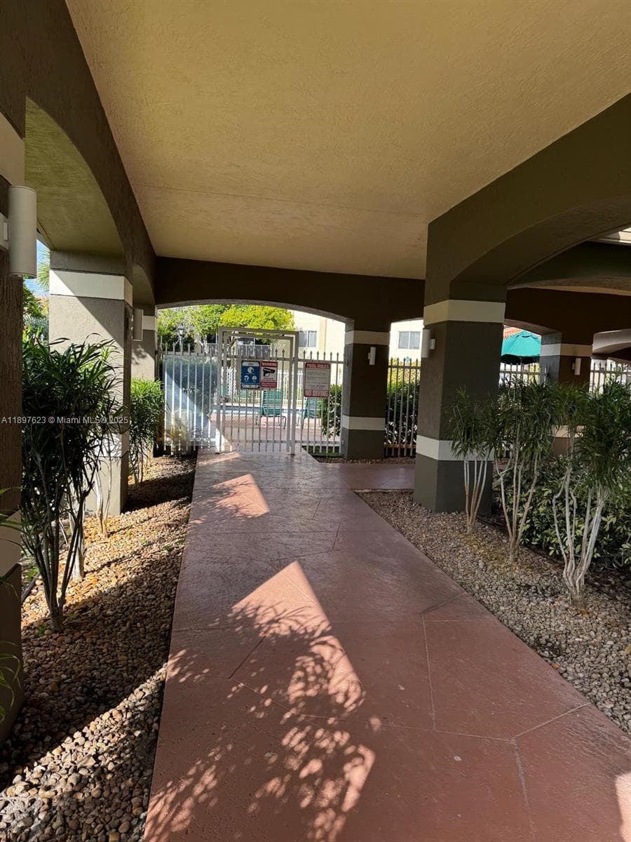 PINEHURST CLUB CONDO · #5-304 in Hollywood - Photo 24
