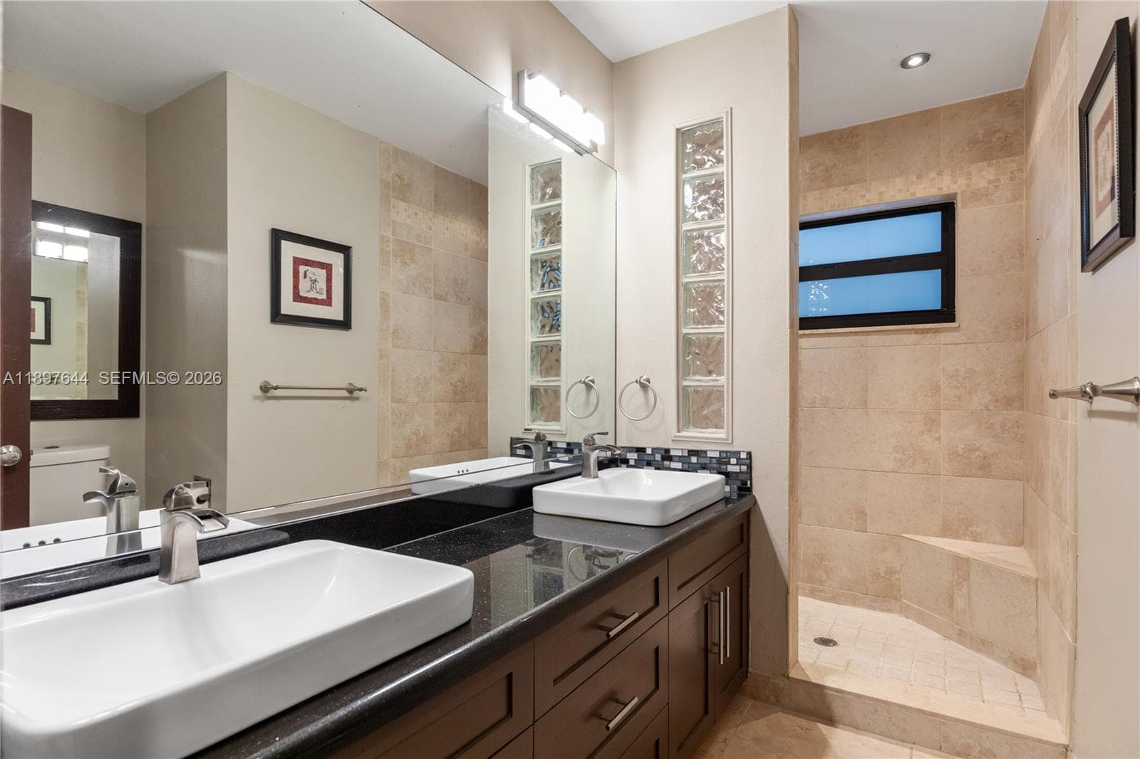 All bedrooms are on the 1st floor.