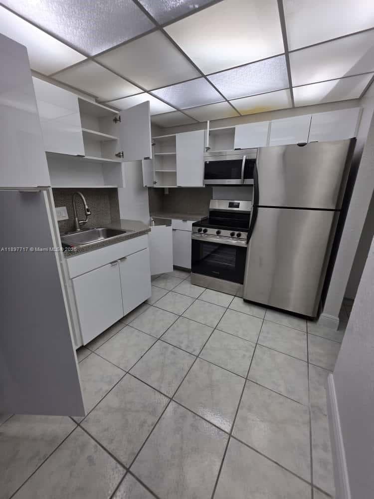 Sailboat Cay Condo · #811 in North Miami - Photo 10