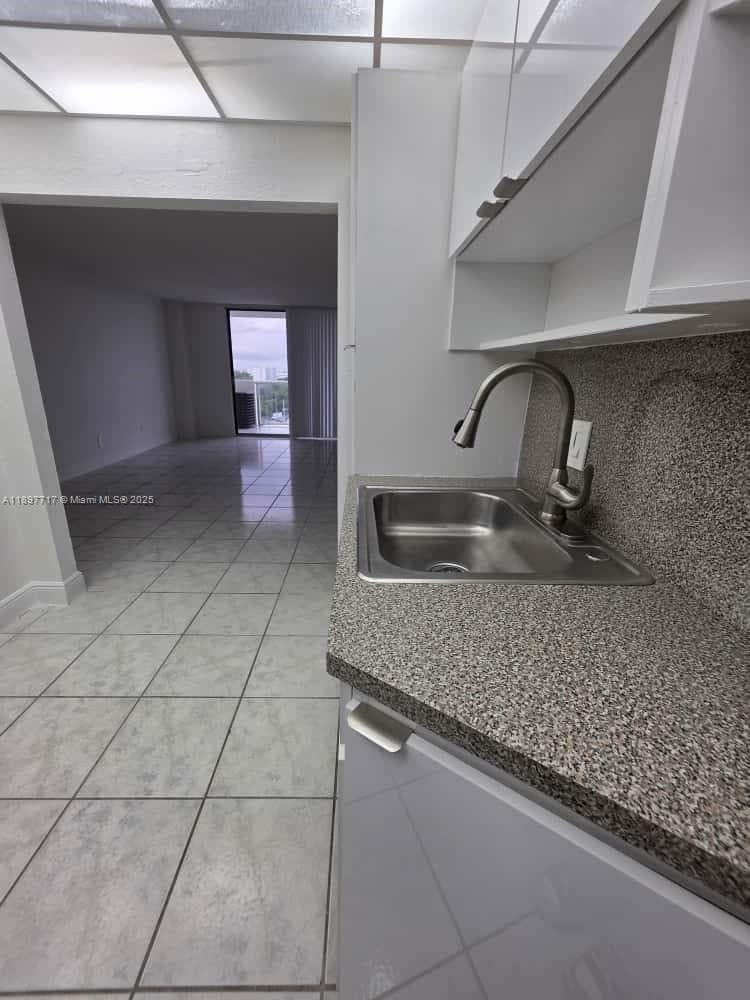 Sailboat Cay Condo · #811 in North Miami - Photo 8