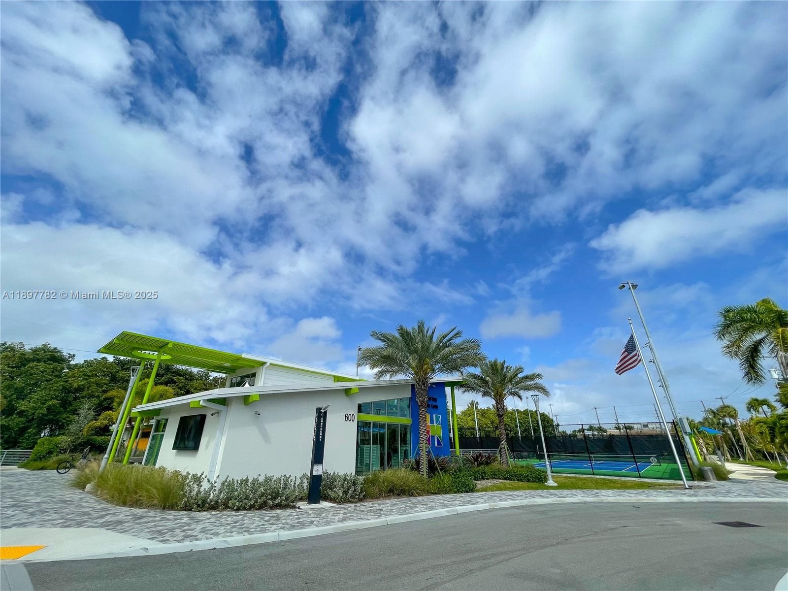 GOLDEN ISLES TENNIS CENTER