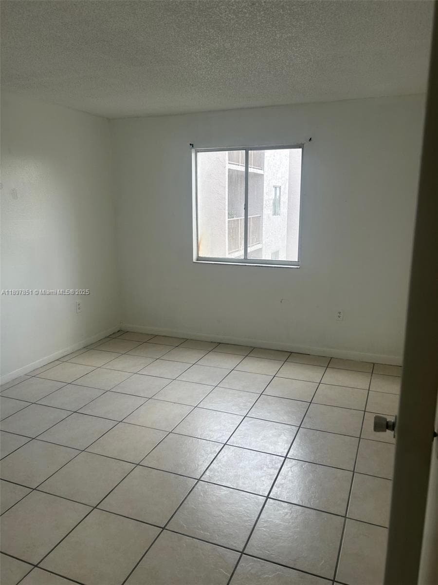 Kendall  Lake Towers · #503 in Miami - Photo 3