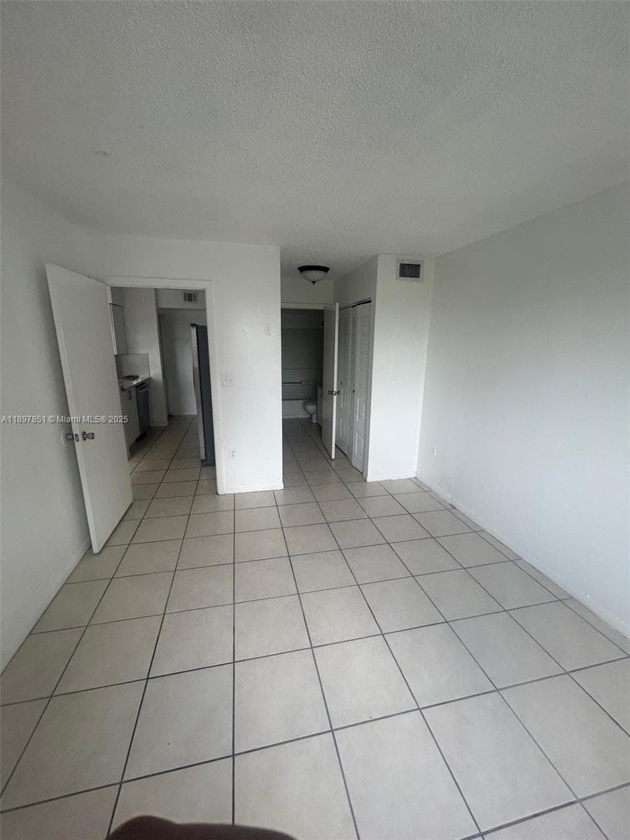 Kendall  Lake Towers · #503 in Miami - Photo 4
