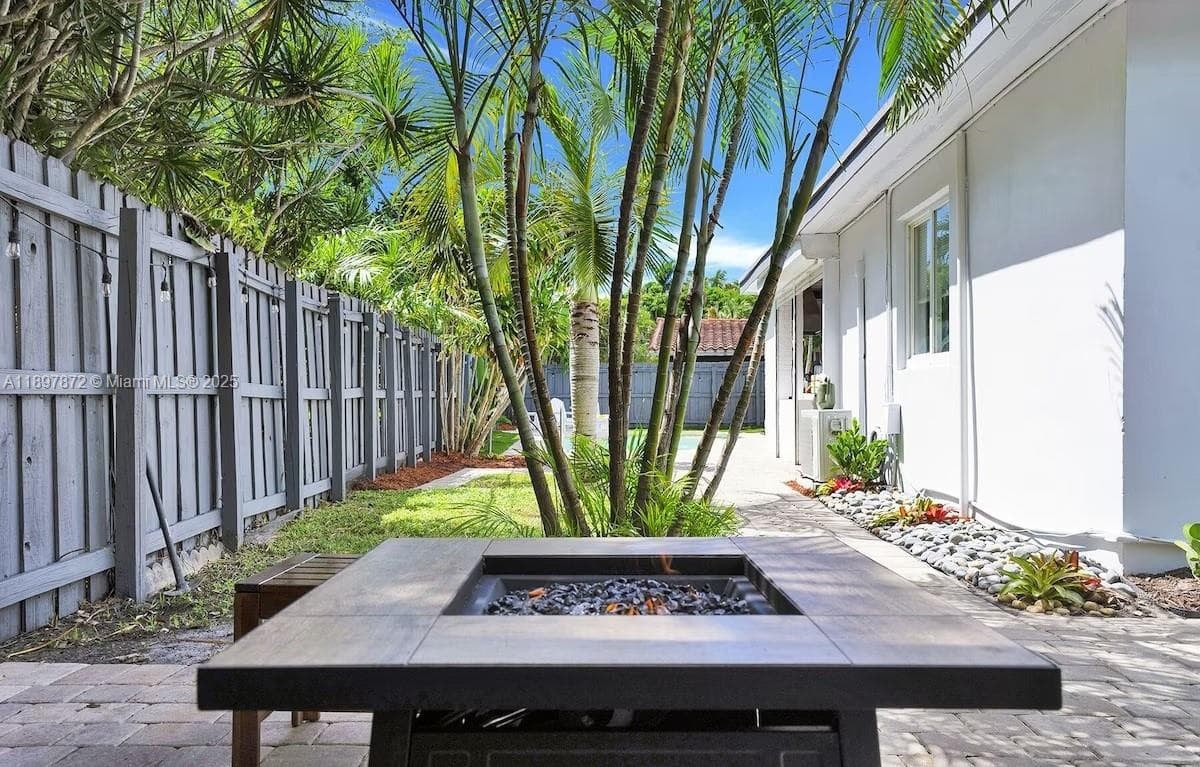 1650 SW 27th Ave photo 28