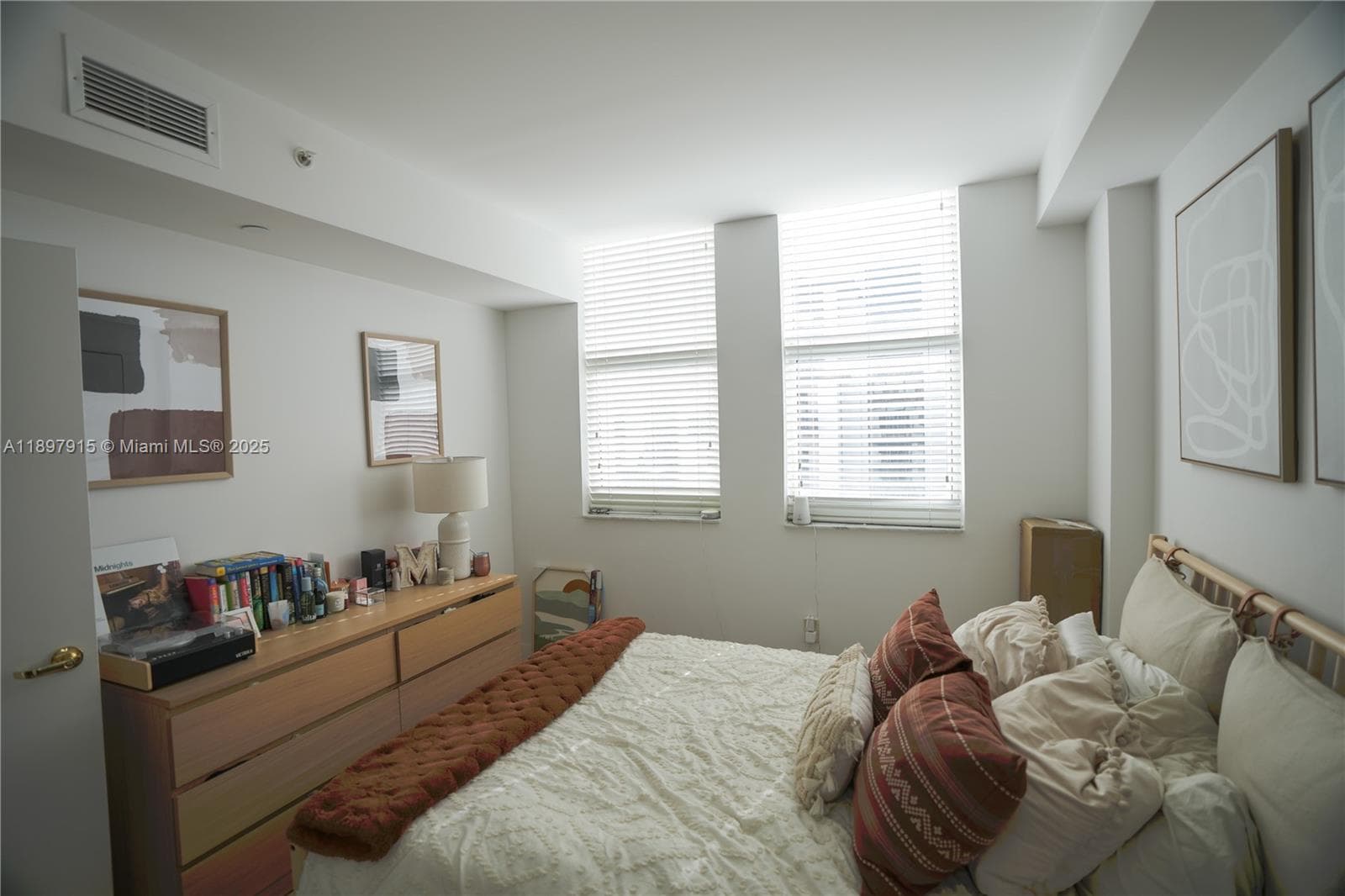ONE VILLAGE PLACE CONDO · #916 in Coral Gables - Photo 10