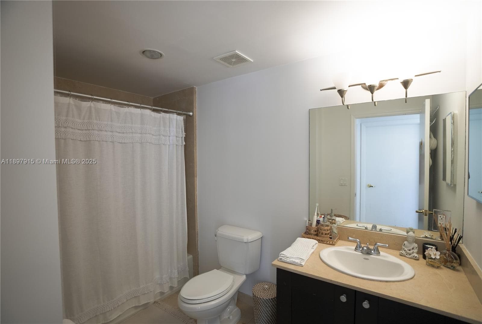 ONE VILLAGE PLACE CONDO · #916 in Coral Gables - Photo 11