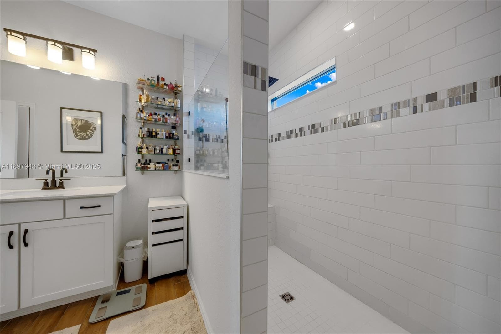 2454 Primrose Pl photo 27
