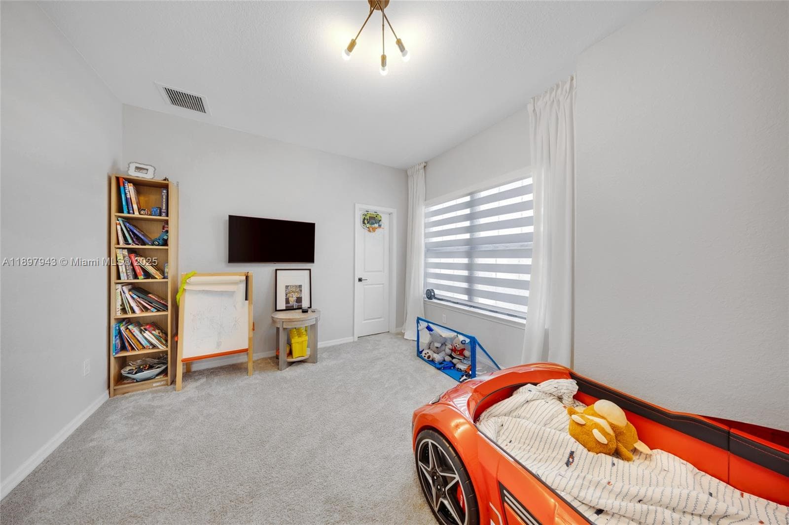 2454 Primrose Pl photo 34