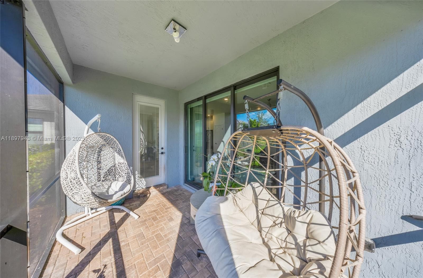 2454 Primrose Pl photo 38