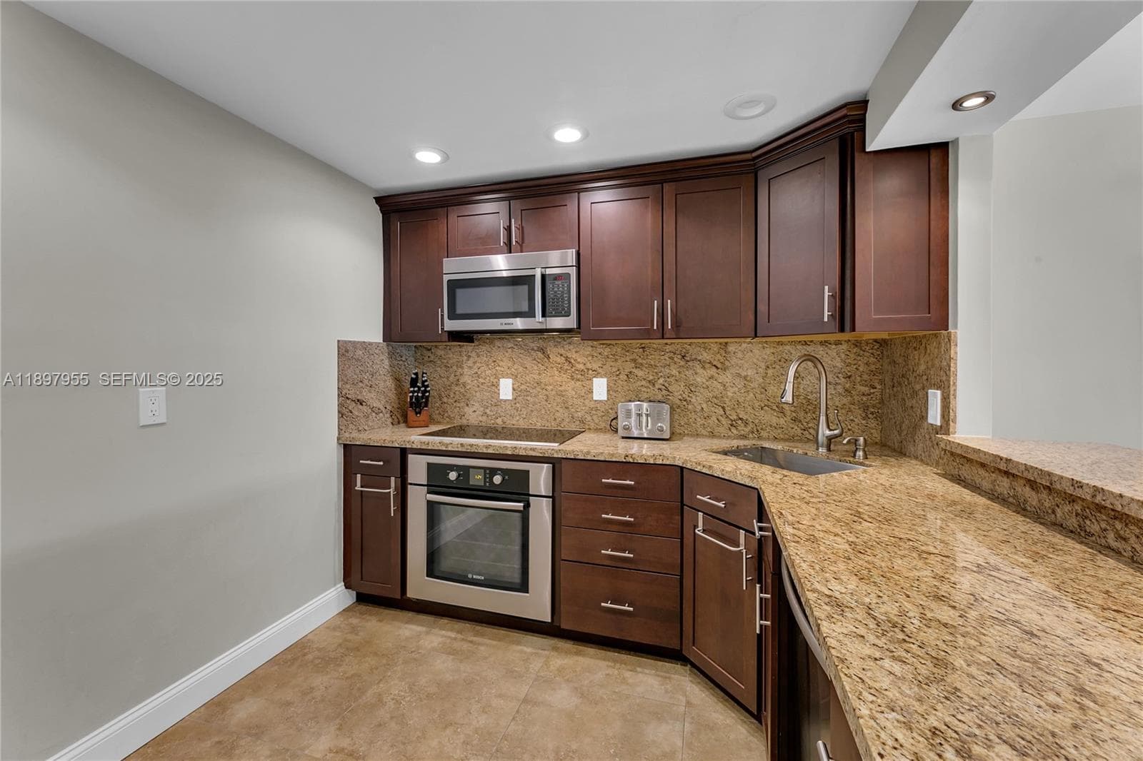 DeSoto Park · #306 in Hallandale Beach - Photo 18