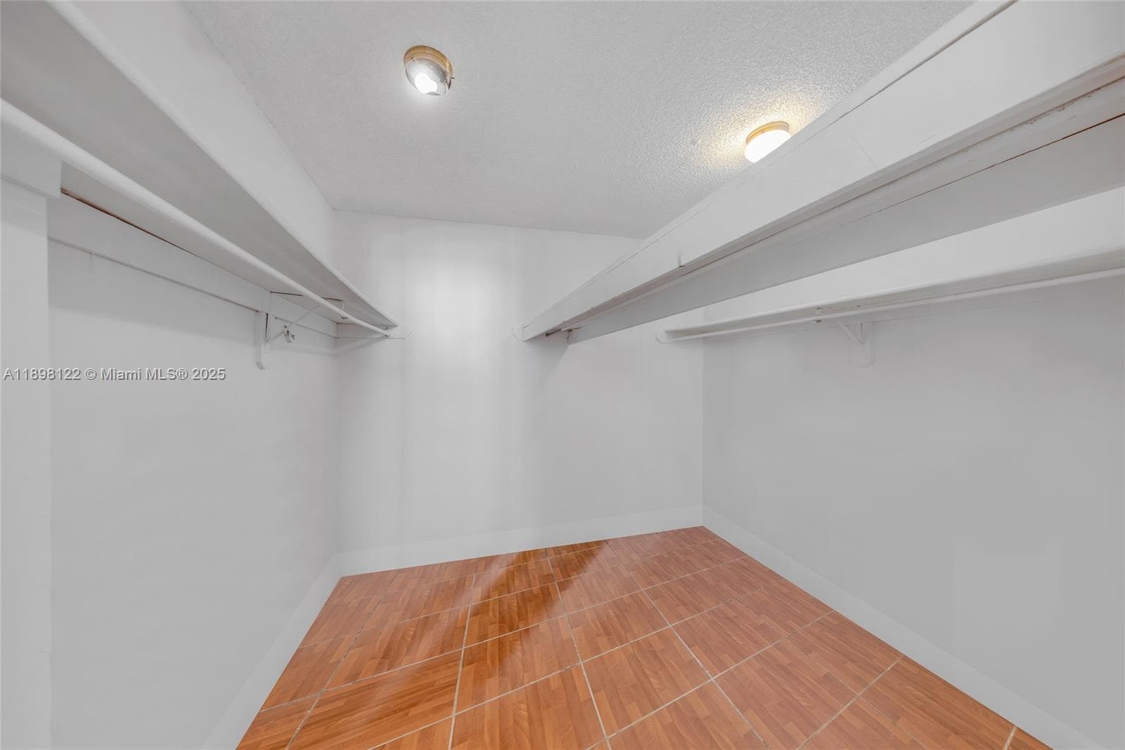 BIG CLOSET