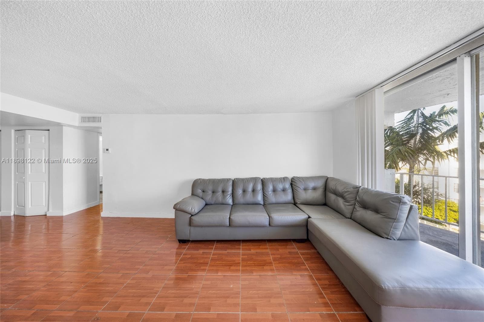 MONTECARLO CONDO · #C-512 in Miami - Photo 4