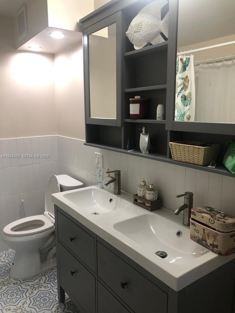 CHELSEA BAYVIEW CONDO · #129 in Hallandale Beach - Photo 3