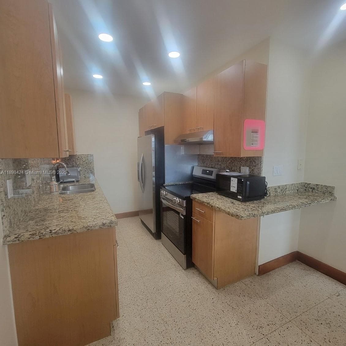 SEA WASH CONDO · #15 in Miami Beach - Photo 3