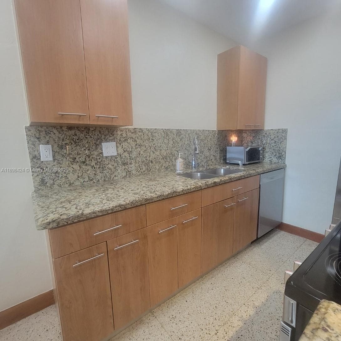 SEA WASH CONDO · #15 in Miami Beach - Photo 5