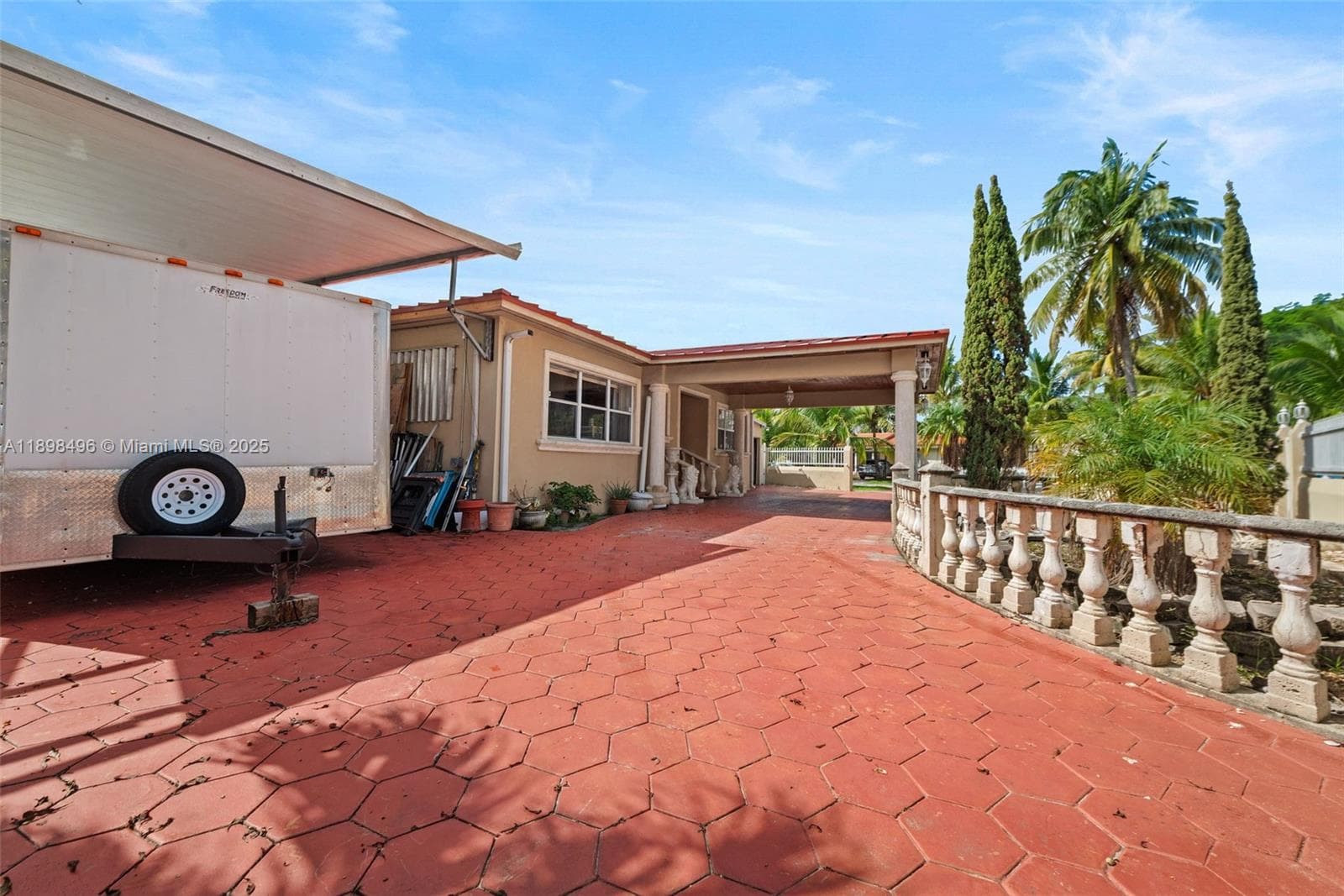 circurlar driveway with corner lot