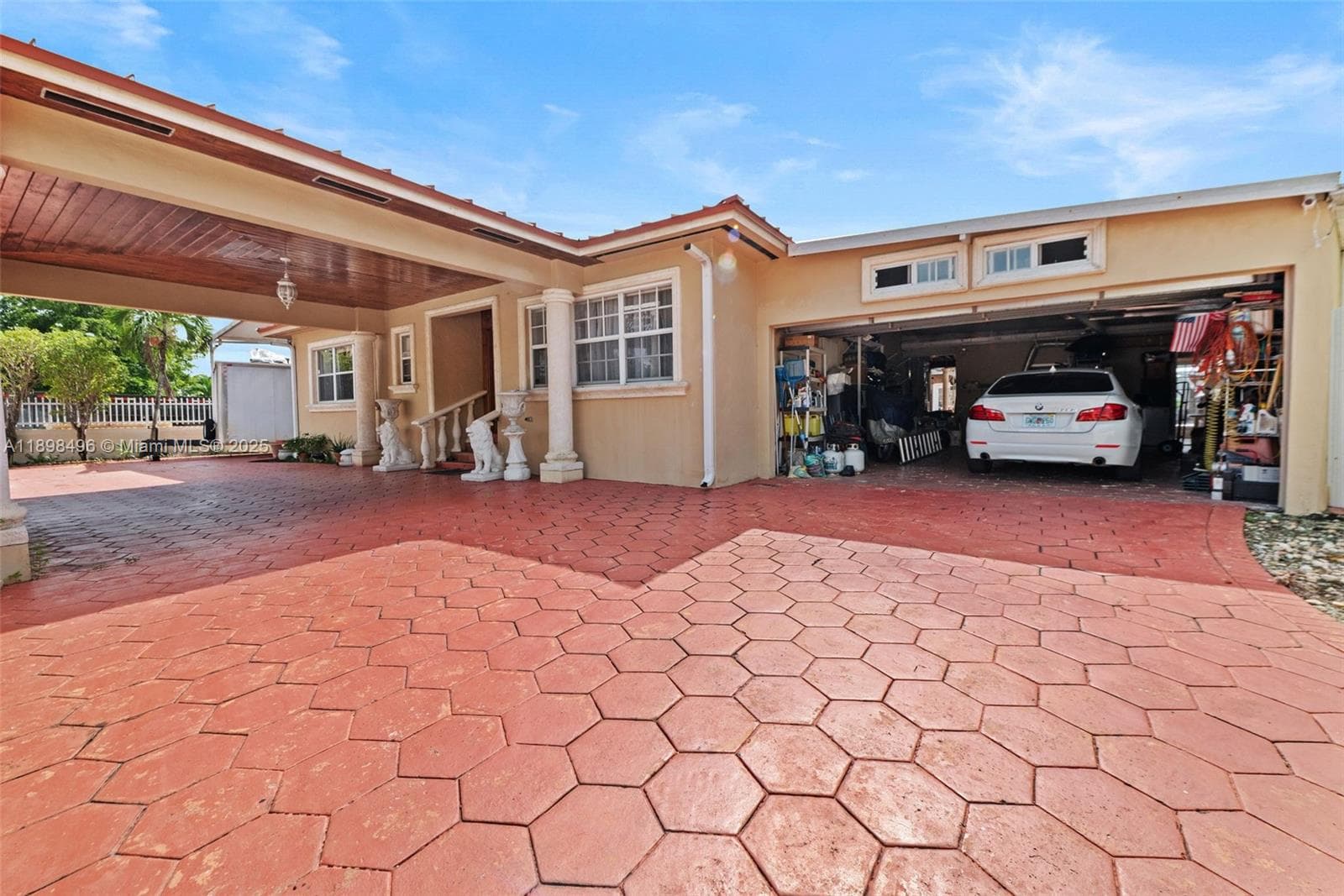 Circular driveway