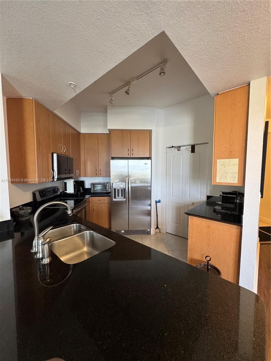 Kitchen with Eating Counter
