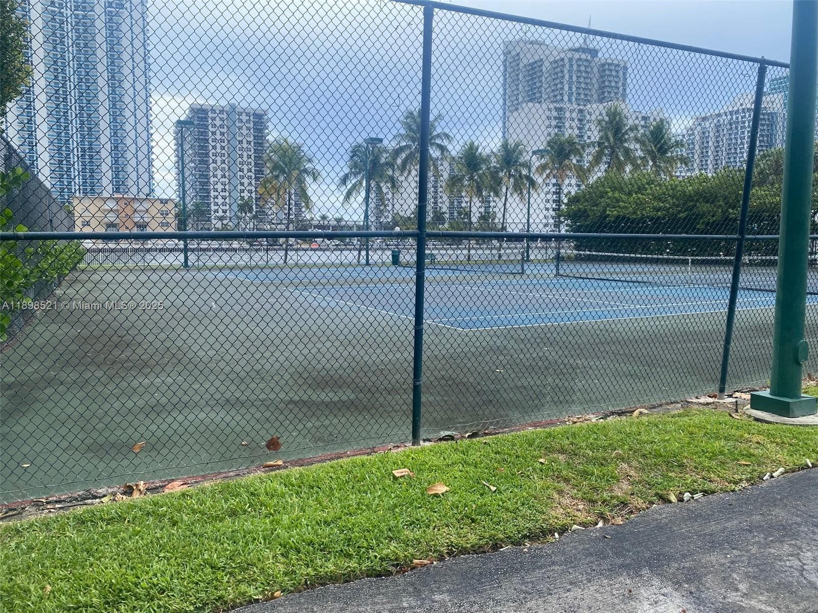 OCEANVIEW PARK CONDO · #427 in Hallandale Beach - Photo 3