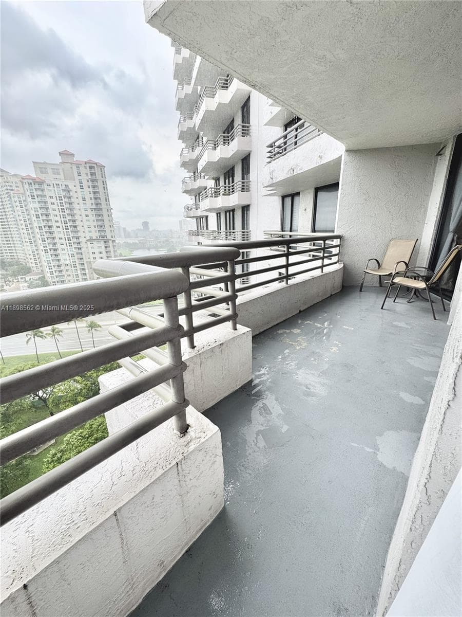 PARC CENTRAL AVENTURA SOU · #1503 in Aventura - Photo 11