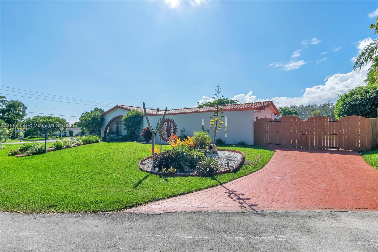 17320 SW 89th Ave photo 2