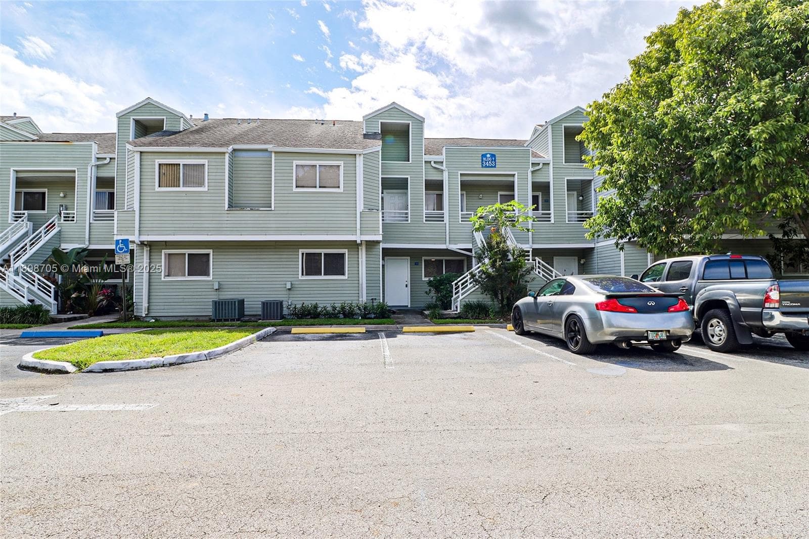 Summer Lake · #105 in Oakland Park - Photo 16