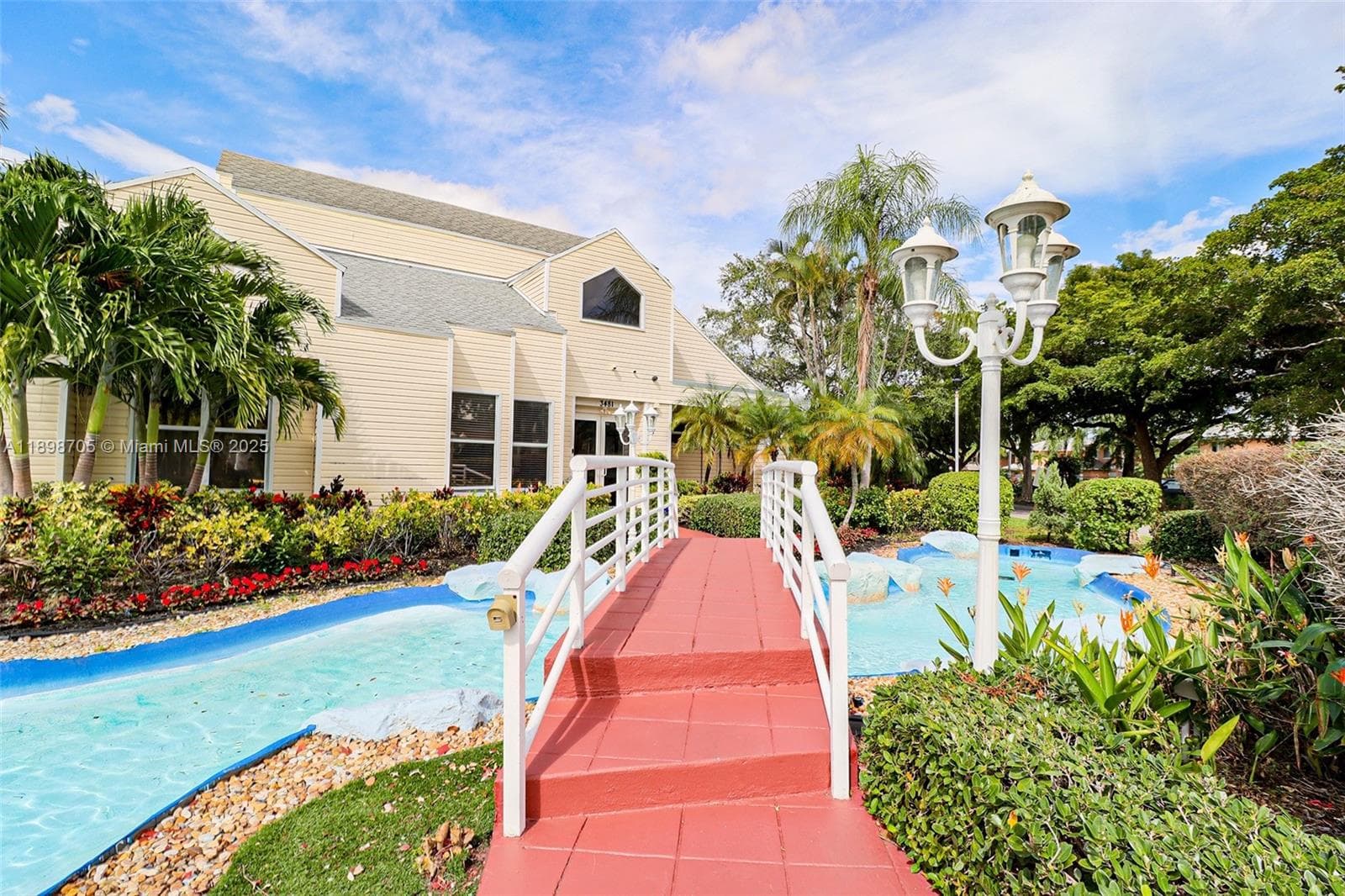 Summer Lake · #105 in Oakland Park - Photo 22