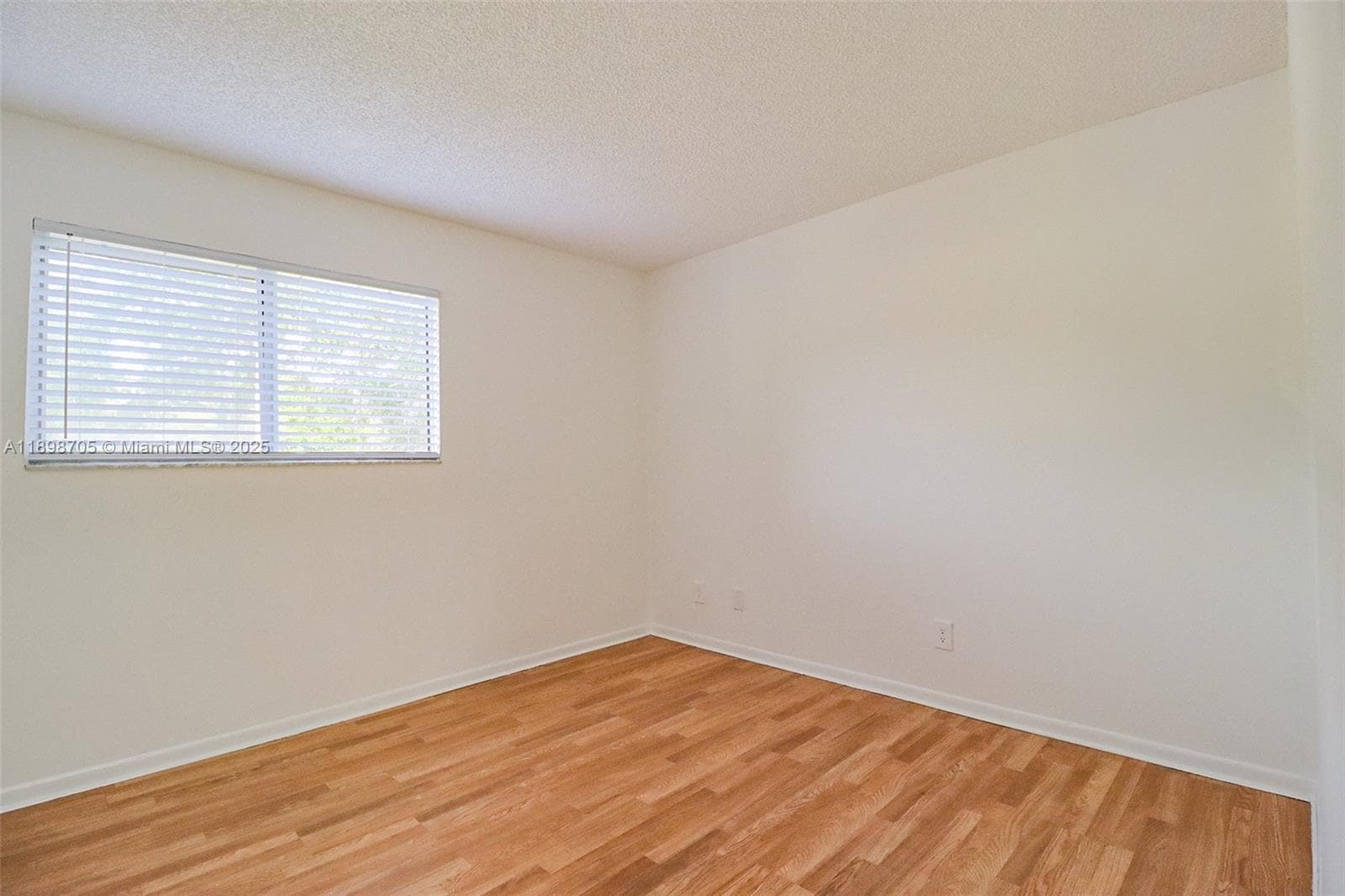 Summer Lake · #105 in Oakland Park - Photo 9