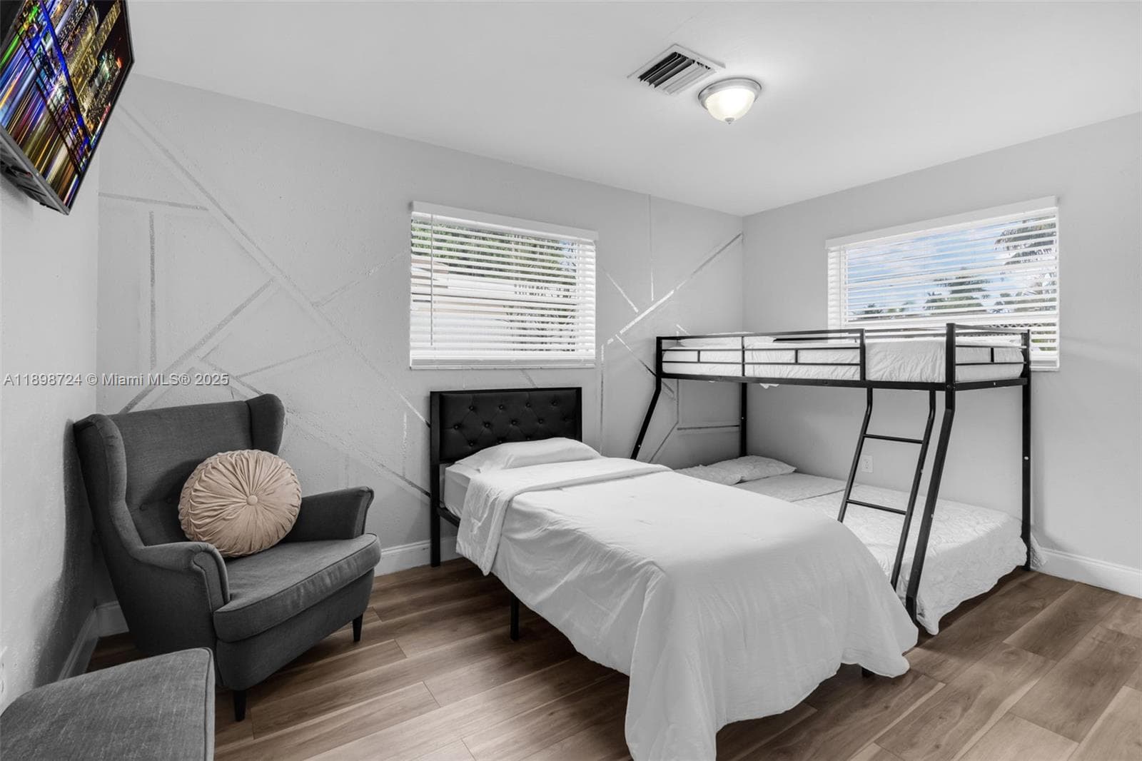 Secondary bedroom