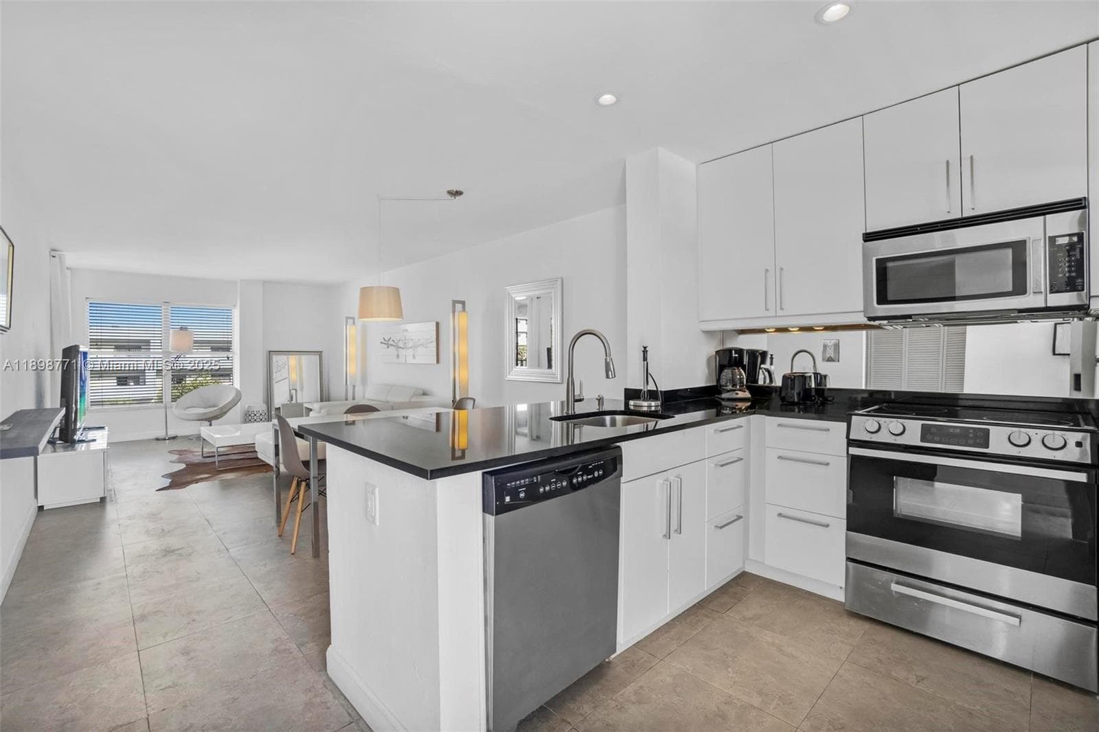 WEST COURT CONDOMINIUM · #504 in Miami Beach - Photo 3