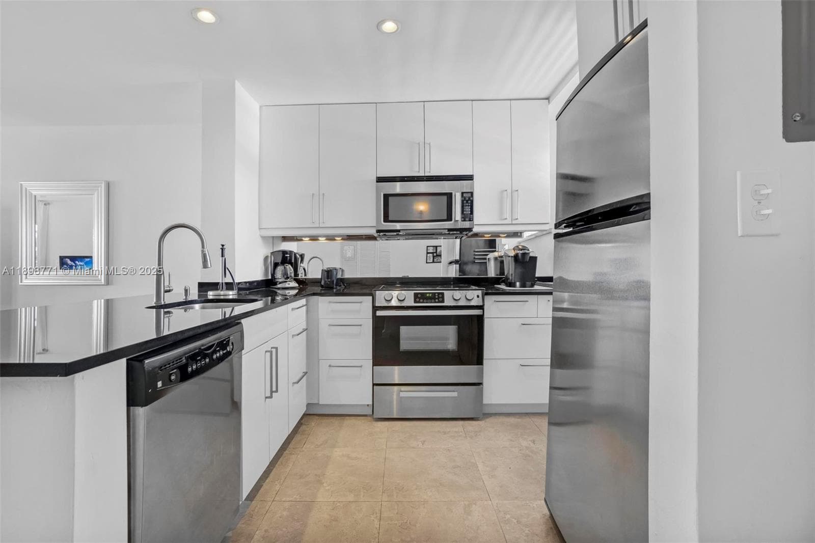 WEST COURT CONDOMINIUM · #504 in Miami Beach - Photo 4