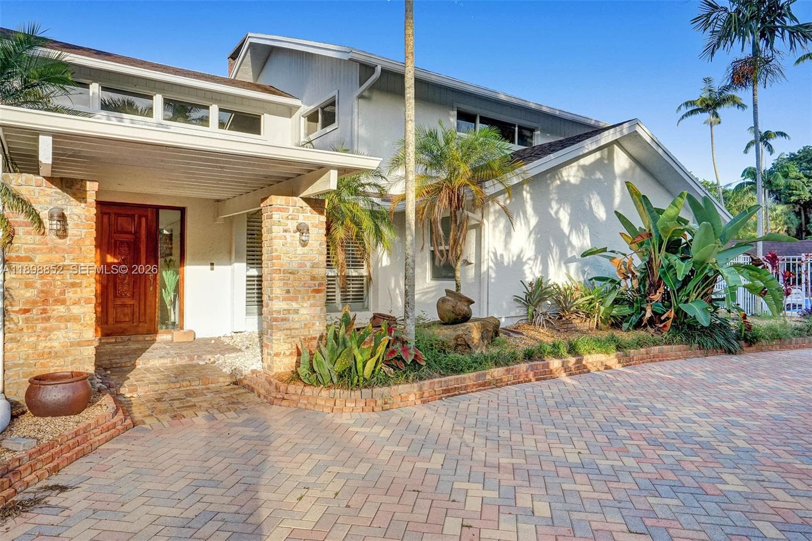 2120 SW 28th Way photo 4
