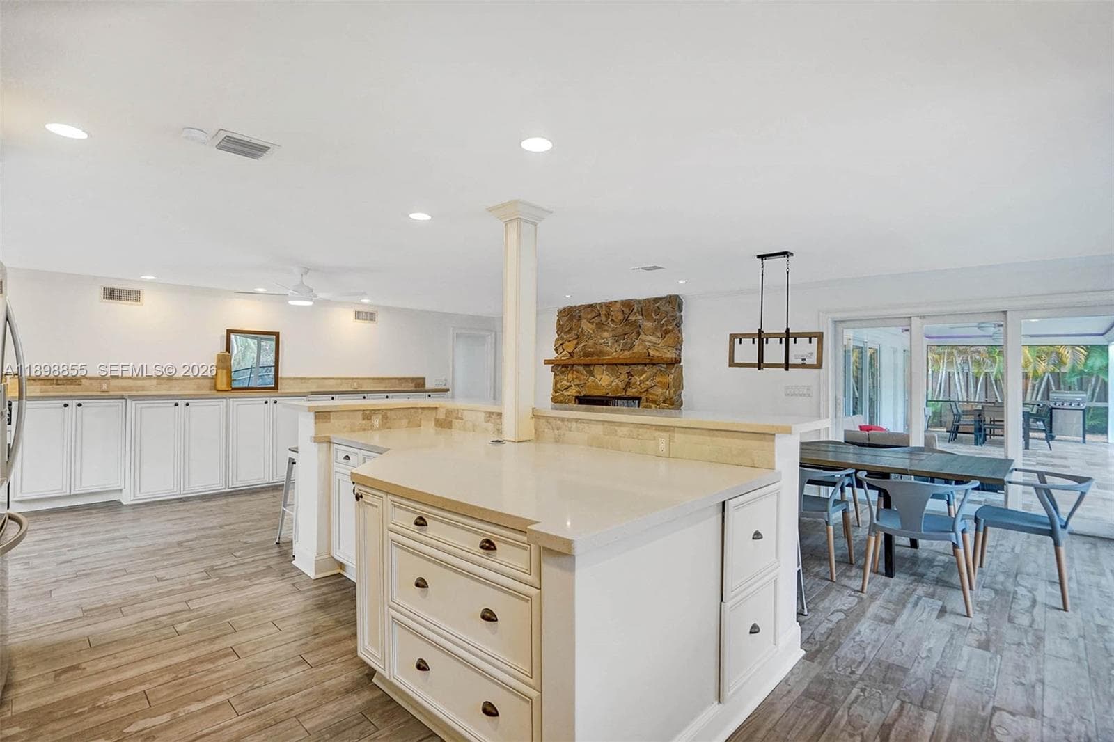2120 SW 28th Way photo 12