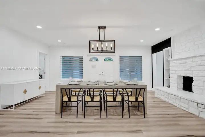 2100 SW 28th Way photo 2