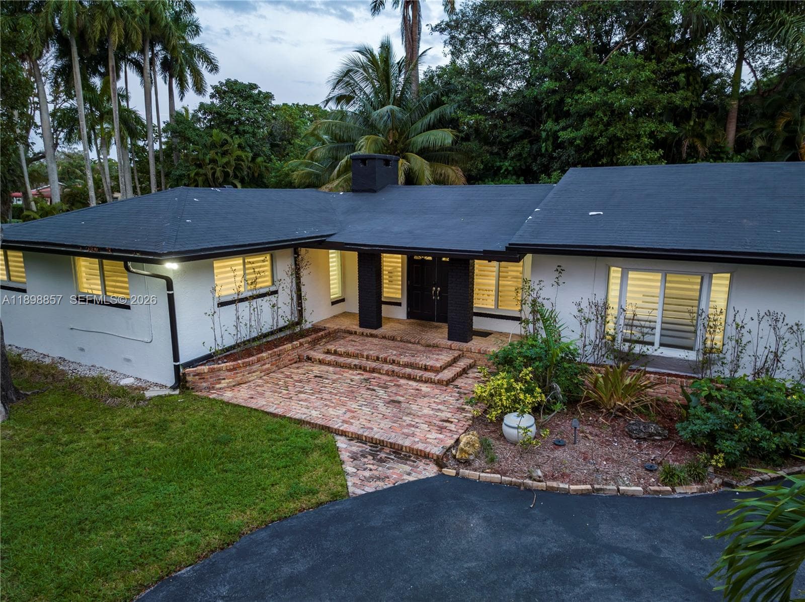 2100 SW 28th Way photo 6