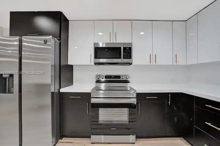 2100 SW 28th Way photo 10