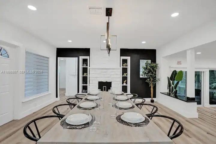2100 SW 28th Way photo 8