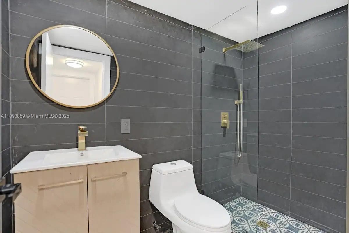 2100 SW 28th Way photo 32