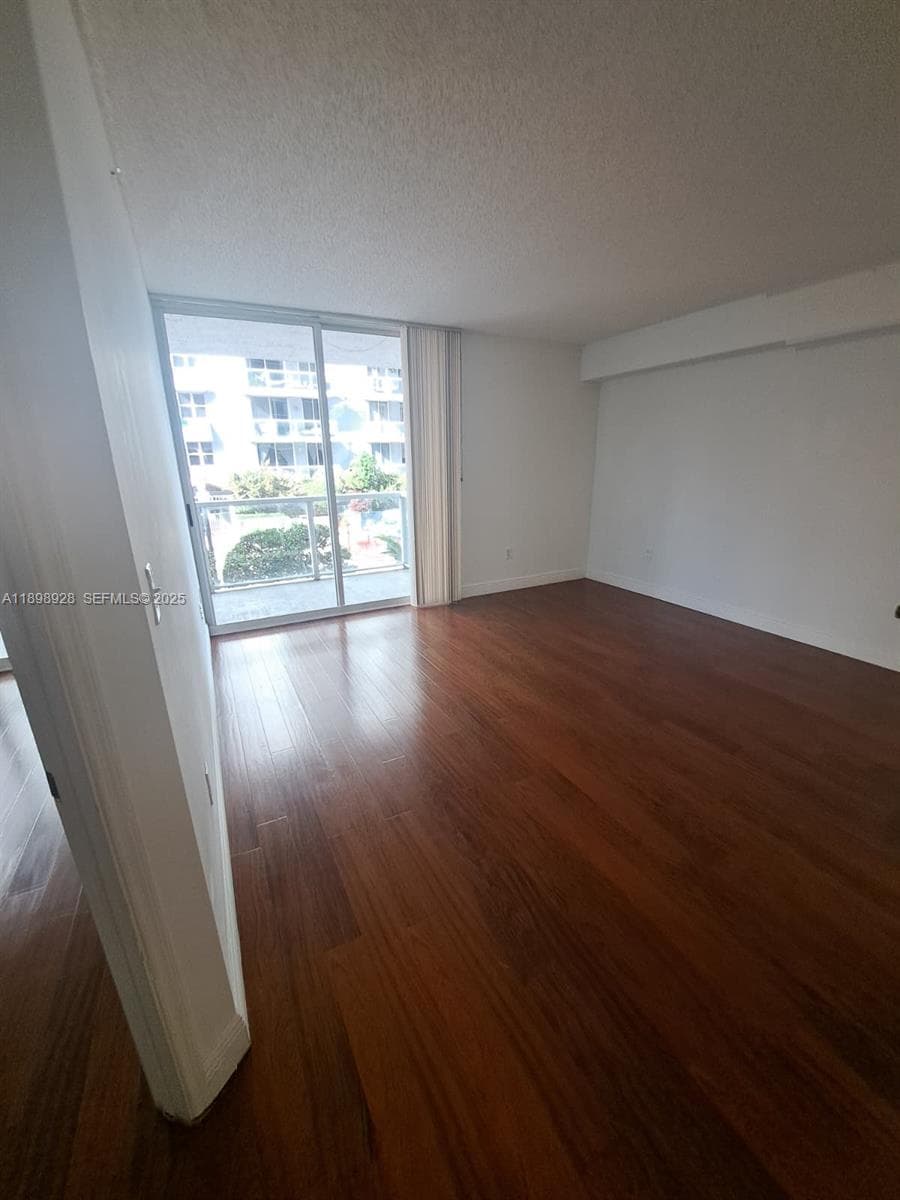 BLUE LAGOON CONDO · #514 in Miami - Photo 3