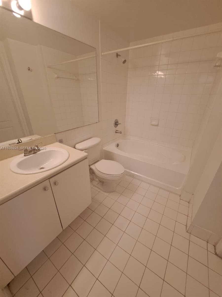 BLUE LAGOON CONDO · #514 in Miami - Photo 8