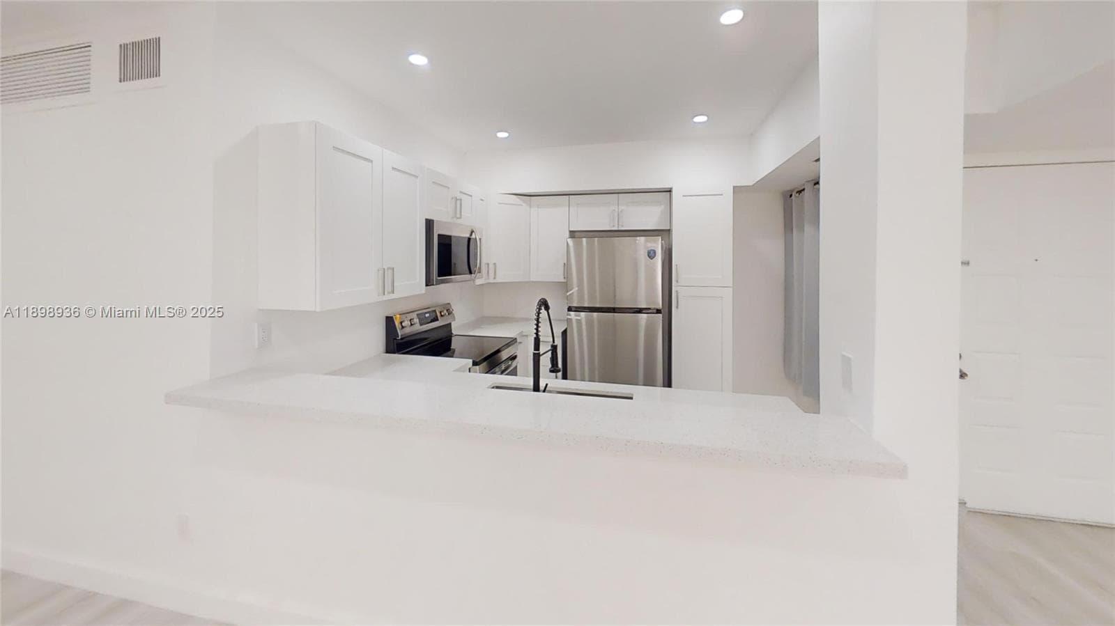 QUATRAINE CONDO III · #6 in Miami - Photo 3