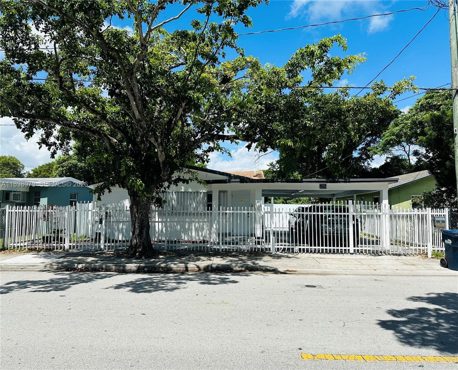 17926 SW 104th Ave photo 2
