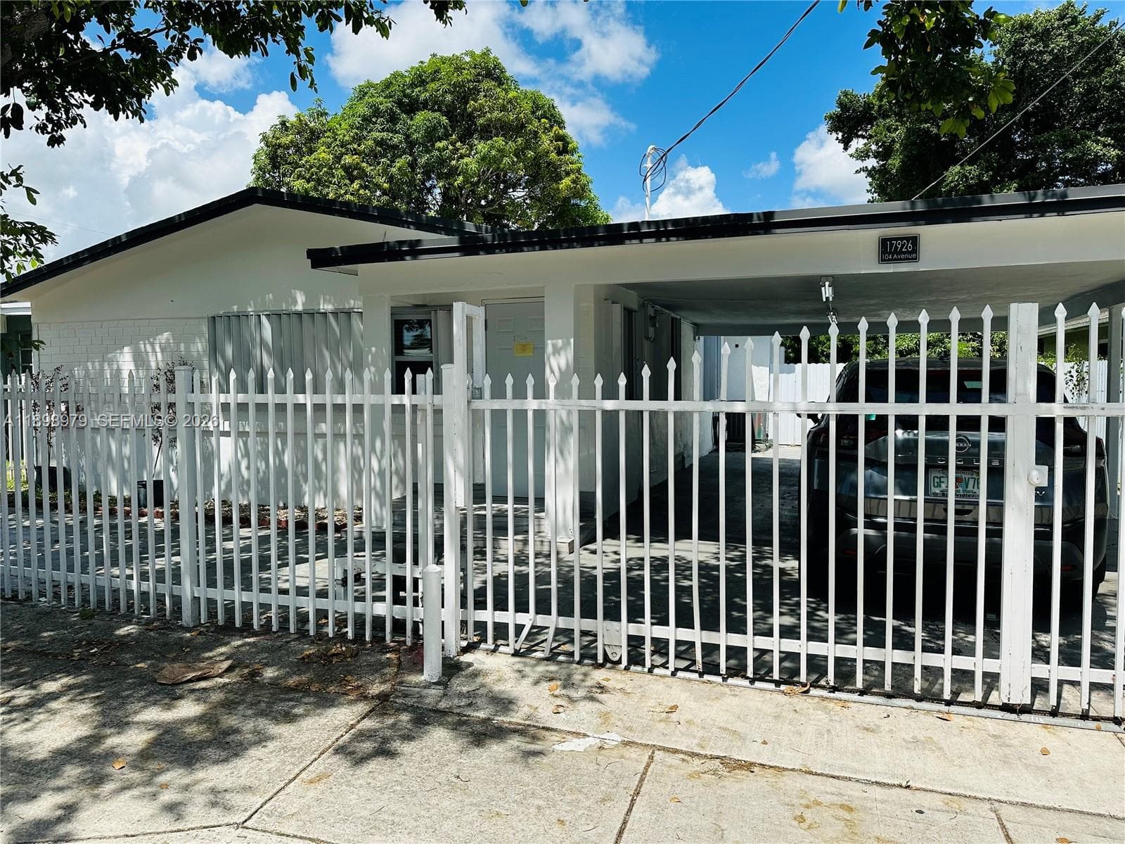 17926 SW 104th Ave photo 3